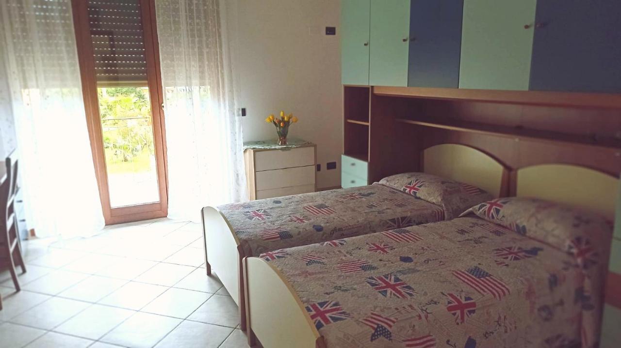 Il Tulipano Apartment San Bartolomeo Al Mare Exterior photo